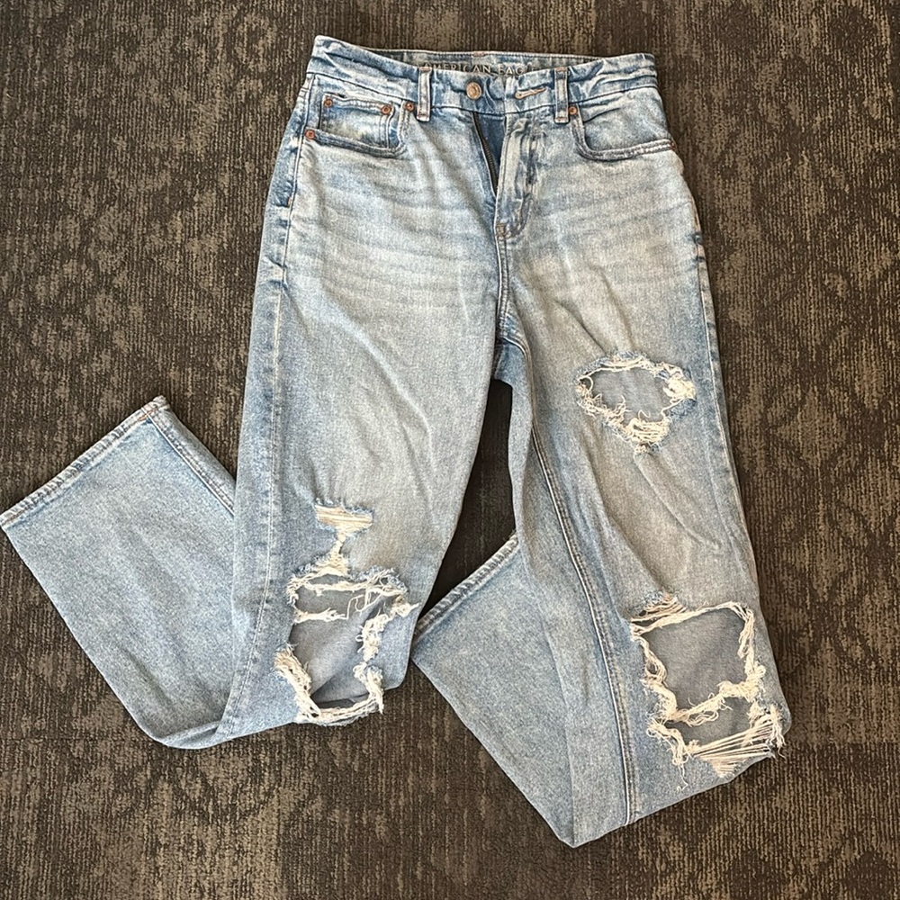 American Eagle, women’s curvy 90’s straight jean, ripped, size 2, good condition